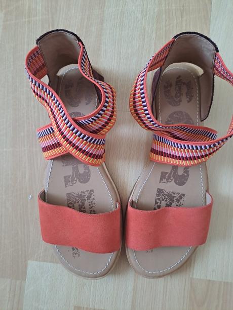 Sandalky, sorel,38