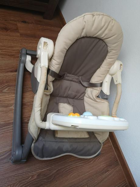 Hojdacie kreslo s hracím pultom, 