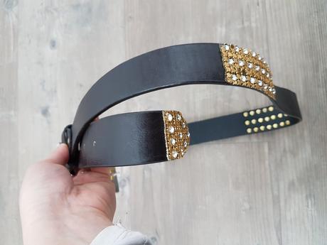 Hnedy opasok s kamienkami- kazovy model,