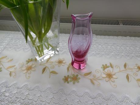 Alexnadritové hútni sklo s růži výška 27,5 cm, 