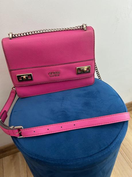 Guess cyklamenova kabelka, guess