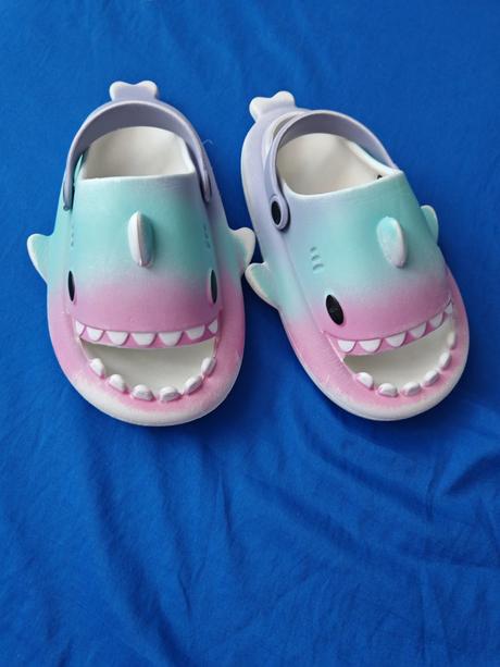 Detské sharky 28/29, sedia na nožičku 19 a 20 cm, 29