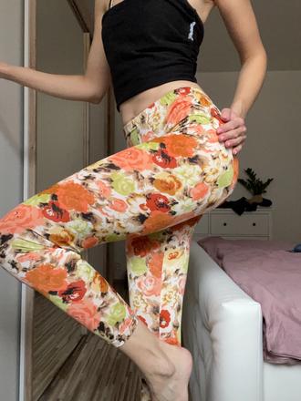 Kvietkované legíny, s