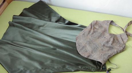 Spoločenské šaty s korzetm, 40