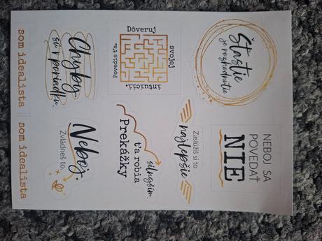 Pohľadnice a nálepky som idealista, 