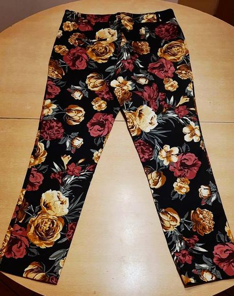 Predám výrazné nohavice stradivarius veľ. 40, stradivarius,l