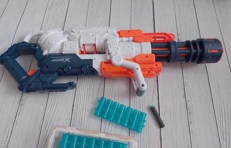 Samopal, veľká zbraň x shot,