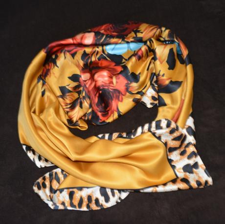 Kvetovaná hodvábna šatka 90x90cm,