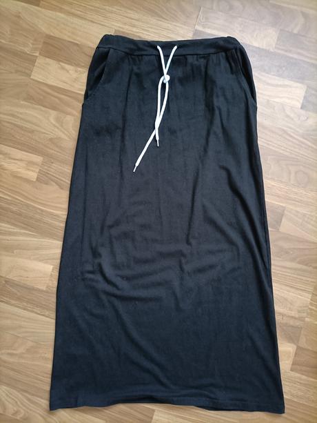 Dámska čierna maxisukna, 