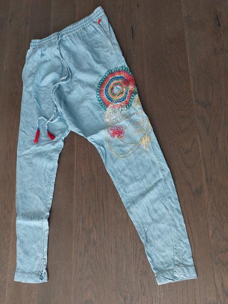 Perfektne pudlove vysivane rifle desigual 26 guma, desigual,s