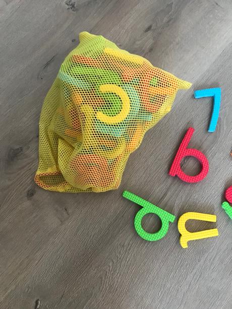 Penové číslice a písmena do vody,