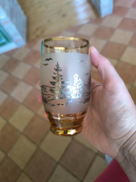 Poháre s polovnickym motívom, 