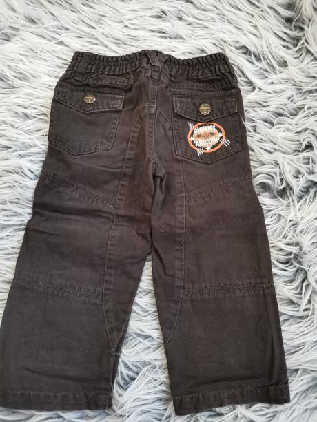 Hnedé nohavice, okay,86