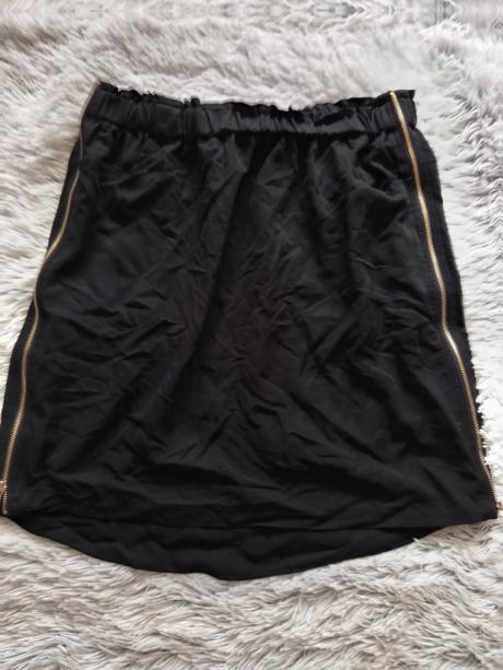 Čierna sukňa so zipsami, l