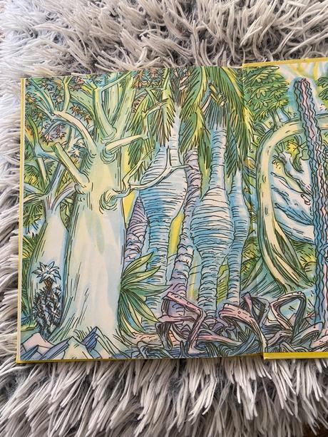 Krásna stará retro rozprávková knihazakliaty strom,