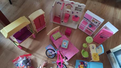 Barbie nábytok + bábiky barbie, 