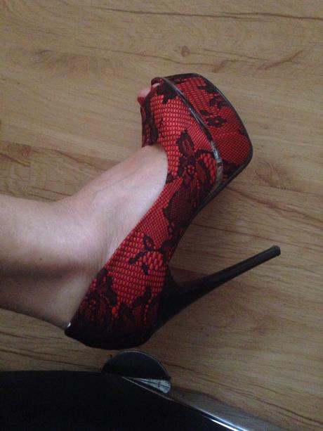 Červené čipkované lodičky, 37