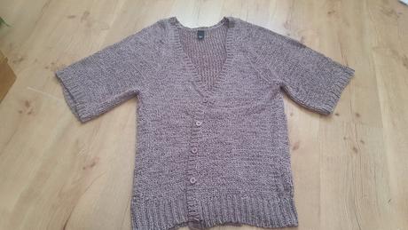Šedofialový sveter, 42