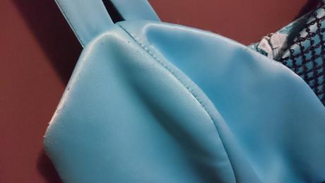 Tyrkysové šaty, 42