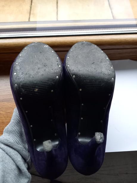 Fialové lodičky, 36