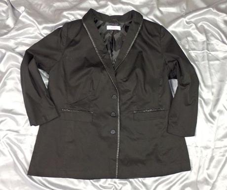 Luxusný čierny kostým, 56