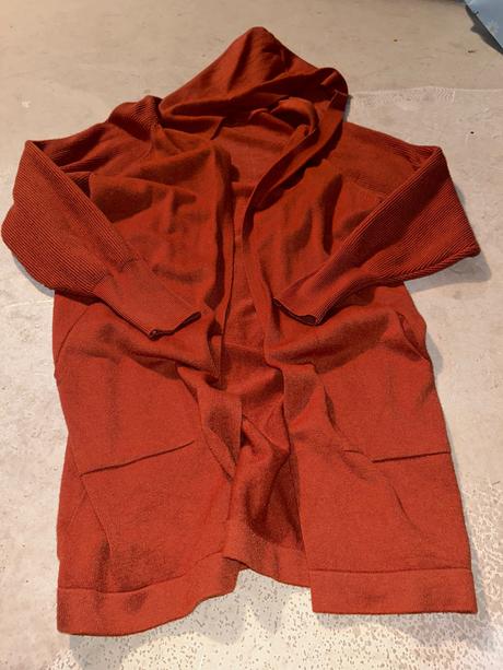 Svetre a kardigany, 40