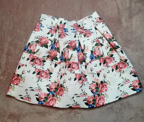 Sukňa s kvetinkami, amisu,38