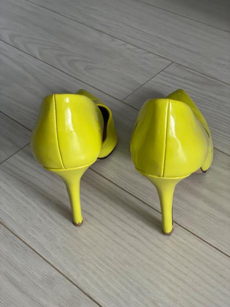 Neónové lodičky, 39