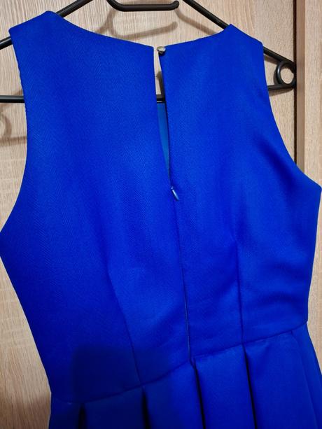 Spoločenské šaty, 38