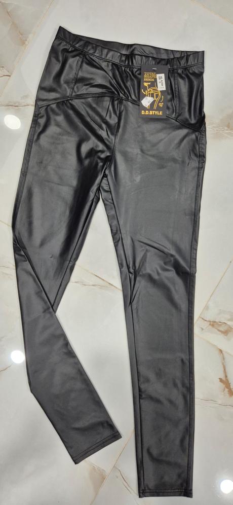 Koženkové legíny, s