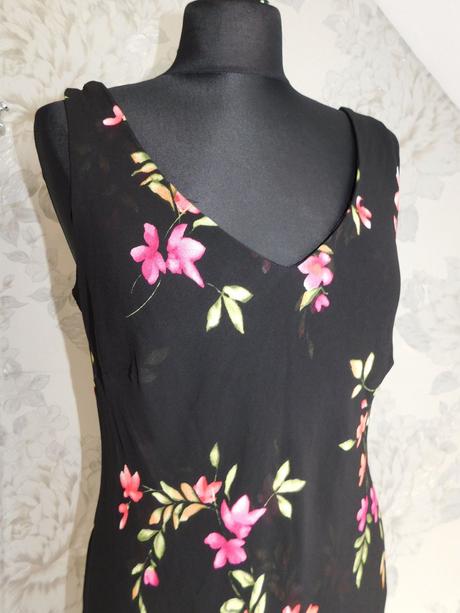 Velmi pekne šaty, 40