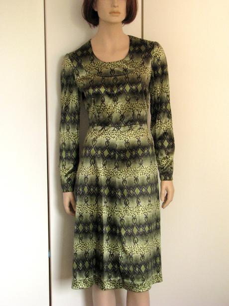 Zelené retro šaty s hadím vzorom, m