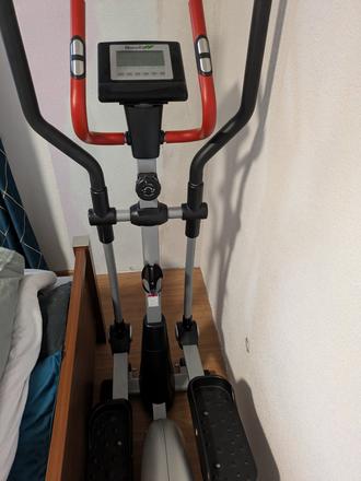 Eliptický trenažér housefit kinetic,