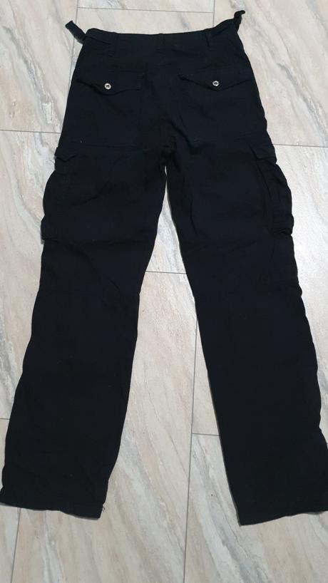 Cierne kapsacove nohavice, bershka,34