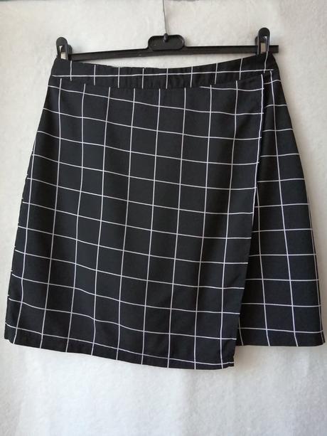 Pekná pohodlná sukňa, 36