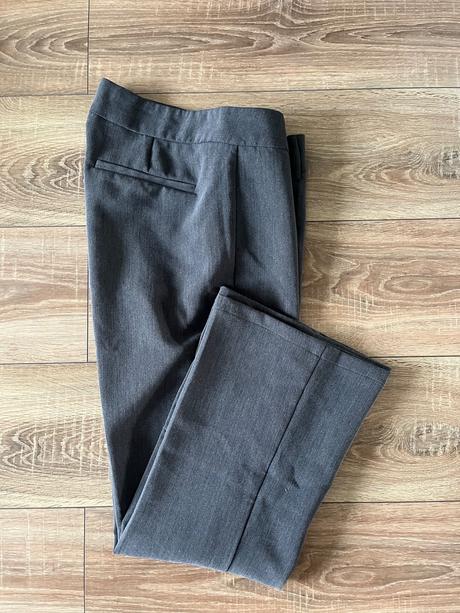 Elegantné nohavice - skrátené, bershka,42