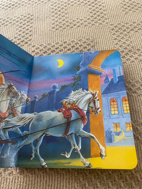 Krásne leporelo na dobrú noc popoluška,