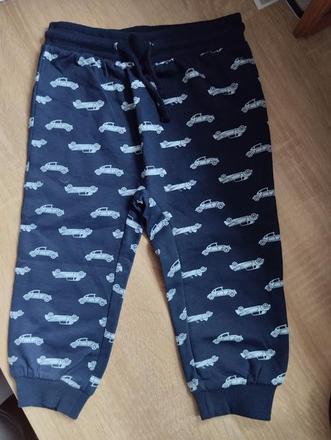 Teplaky s autíčkami, 86