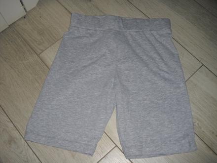 Sivé krátke legínky, 152