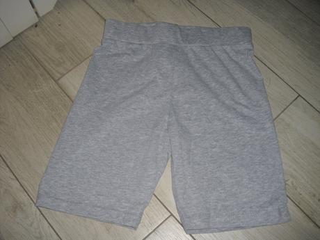 Sivé krátke legínky, 152