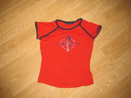 Červené tričko v. s, s