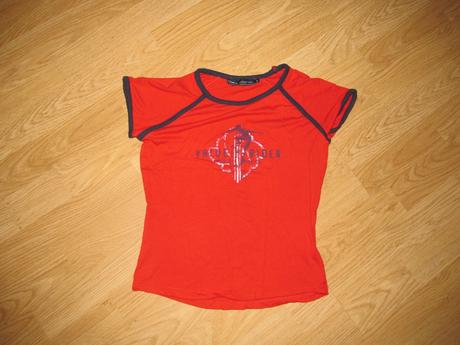 Červené tričko v. s, s