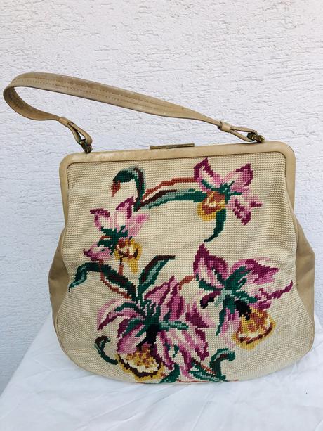 Velika starozitna kabelka vysivka obojstrana rucna,