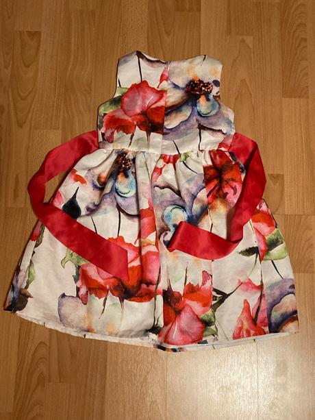 Dievčenské šaty, 128