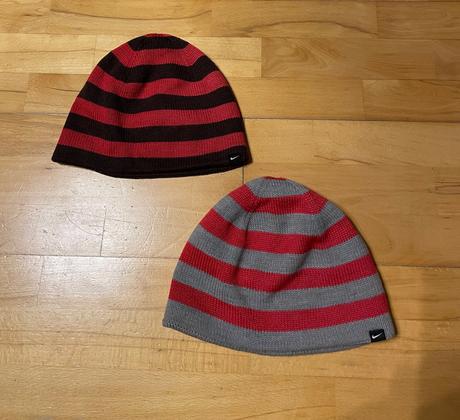 Obojstranné čiapky nike., nike