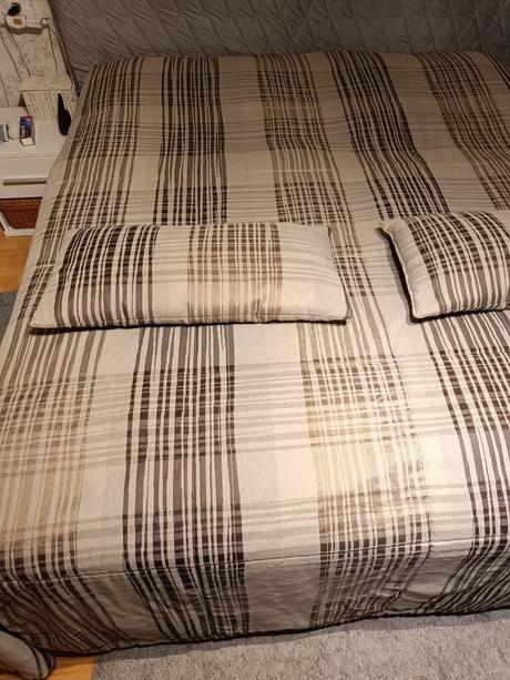 Prehoz na manželsku posteľ a 2x vankúše,