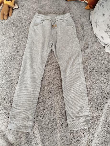 Krásne tepláky, 128