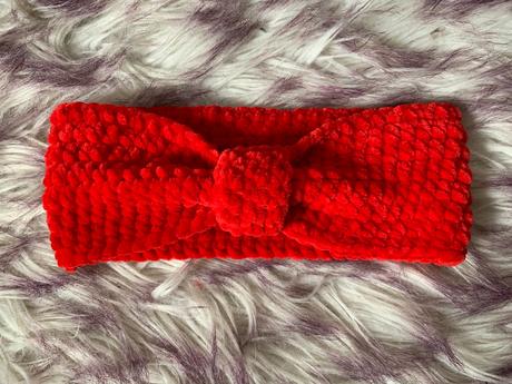 Háčkovaná čelenka červená, 