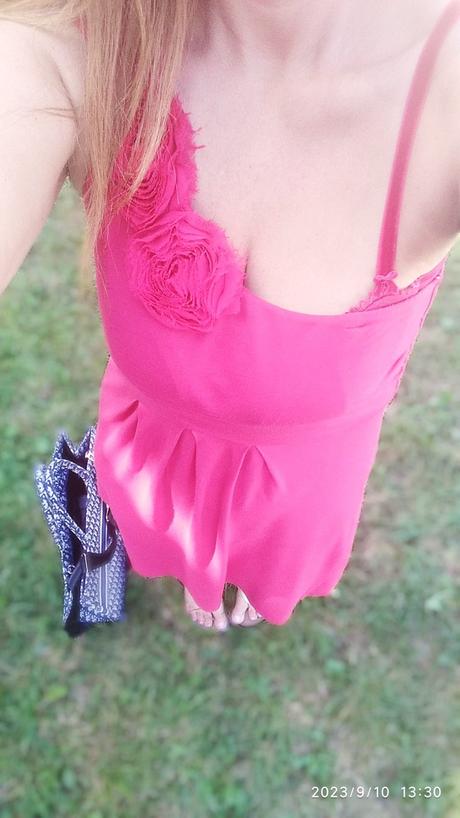 Červené saty s kvetmi, m