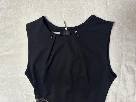 Krásne čierne šaty s pásom zn. magenta, m